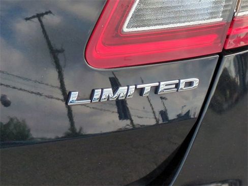 Used 2019 Ford Taurus Limited image 13