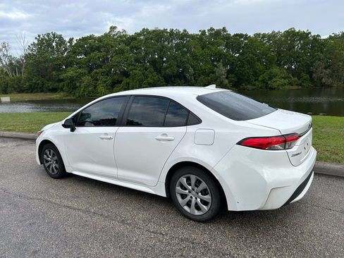 Used 2022 Toyota Corolla LE image 3