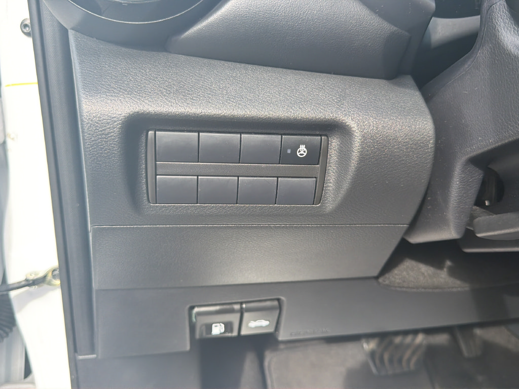 Certified 2024 Nissan Kicks SR w/ SR Premium Package FWD image 34