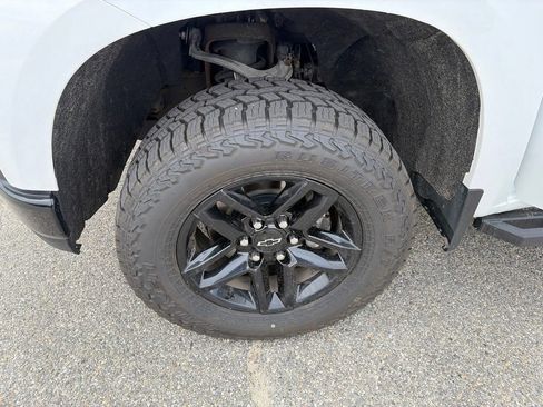 Used 2021 Chevrolet Silverado 1500 Custom Trail Boss AWD/4WD image 19