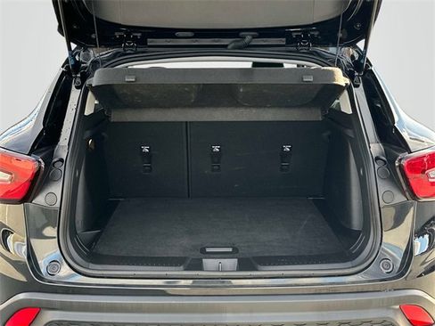 Used 2024 Chevrolet Trax LT w/ LT Convenience Package image 17