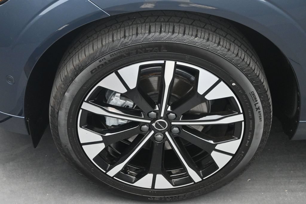 Certified 2026 Volvo XC60 B5 Plus AWD/4WD image 4