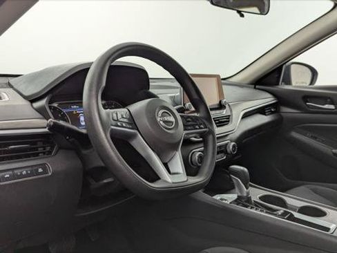 Used 2025 Nissan Altima 2.5 SV FWD image 23