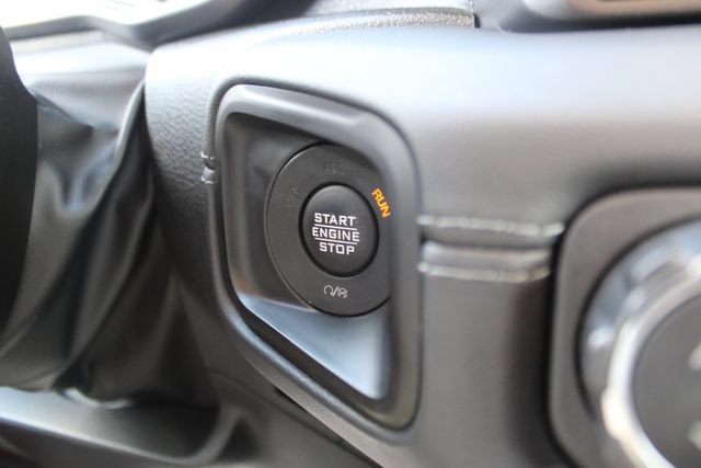 Used 2025 Jeep Wrangler Unlimited Rubicon w/ Convenience Group AWD/4WD image 15