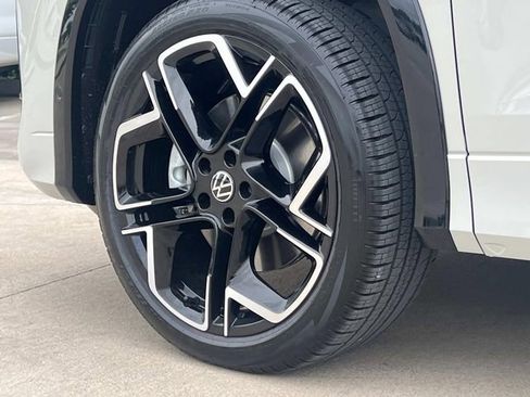 New 2026 Volkswagen Tiguan SEL R-Line AWD/4WD image 5