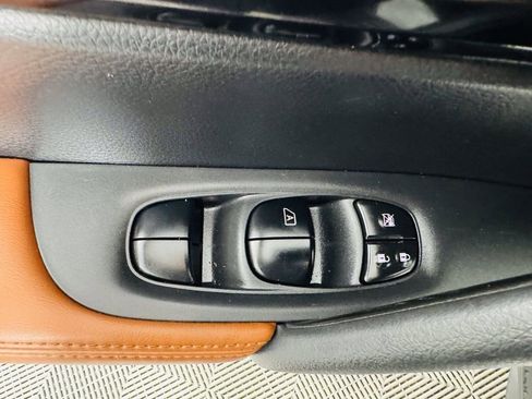 Used 2018 Nissan Rogue SL w/ Premium Package AWD/4WD image 7