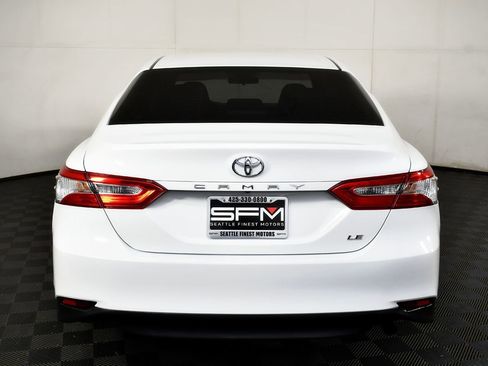 Used 2018 Toyota Camry LE image 10