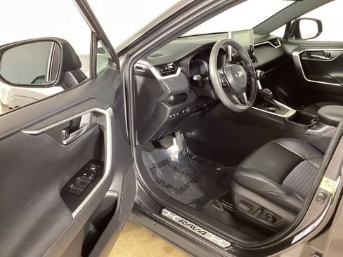 Used 2022 Toyota RAV4 XSE w/ XSE Grade Weather Package AWD/4WD image 11