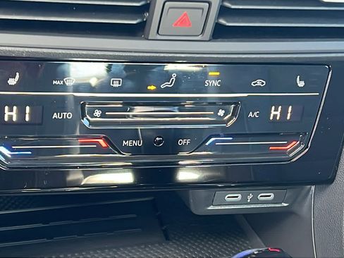 Used 2025 Volkswagen Jetta SE image 14