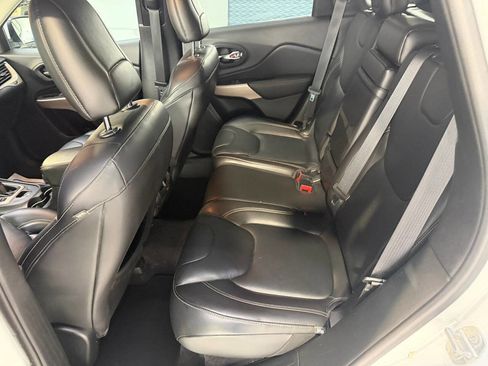 Used 2017 Jeep Cherokee Limited FWD image 17