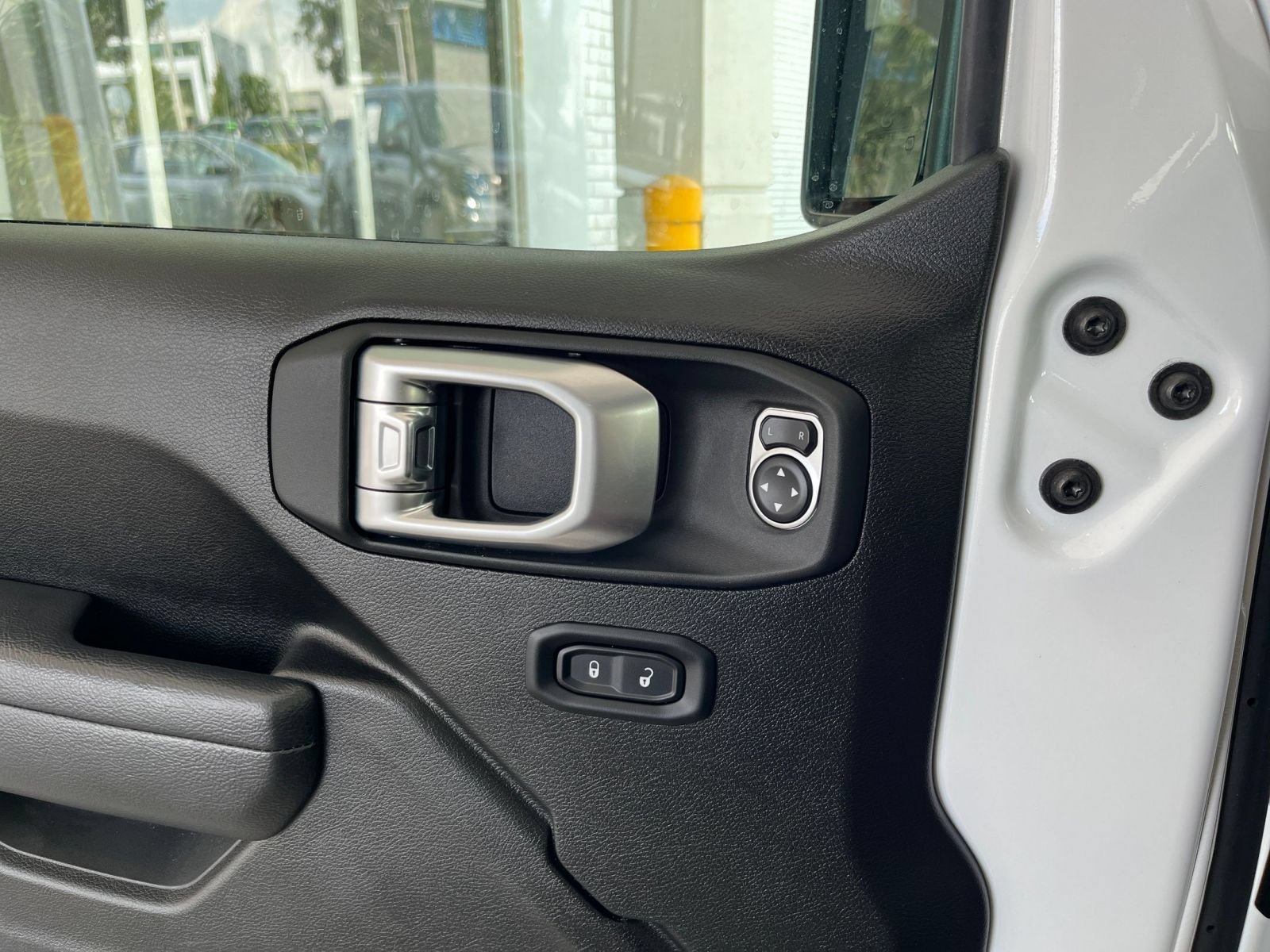 Used 2026 Jeep Wrangler Unlimited Rubicon AWD/4WD image 18