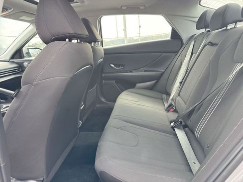 Used 2025 Hyundai Elantra SEL image 21