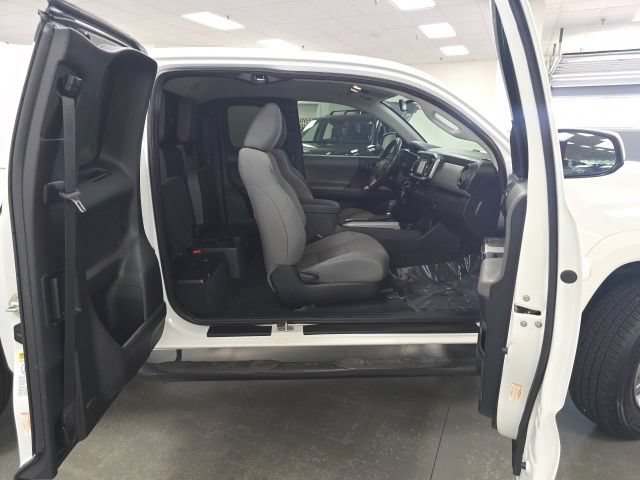 Used 2016 Toyota Tacoma SR5 RWD image 12