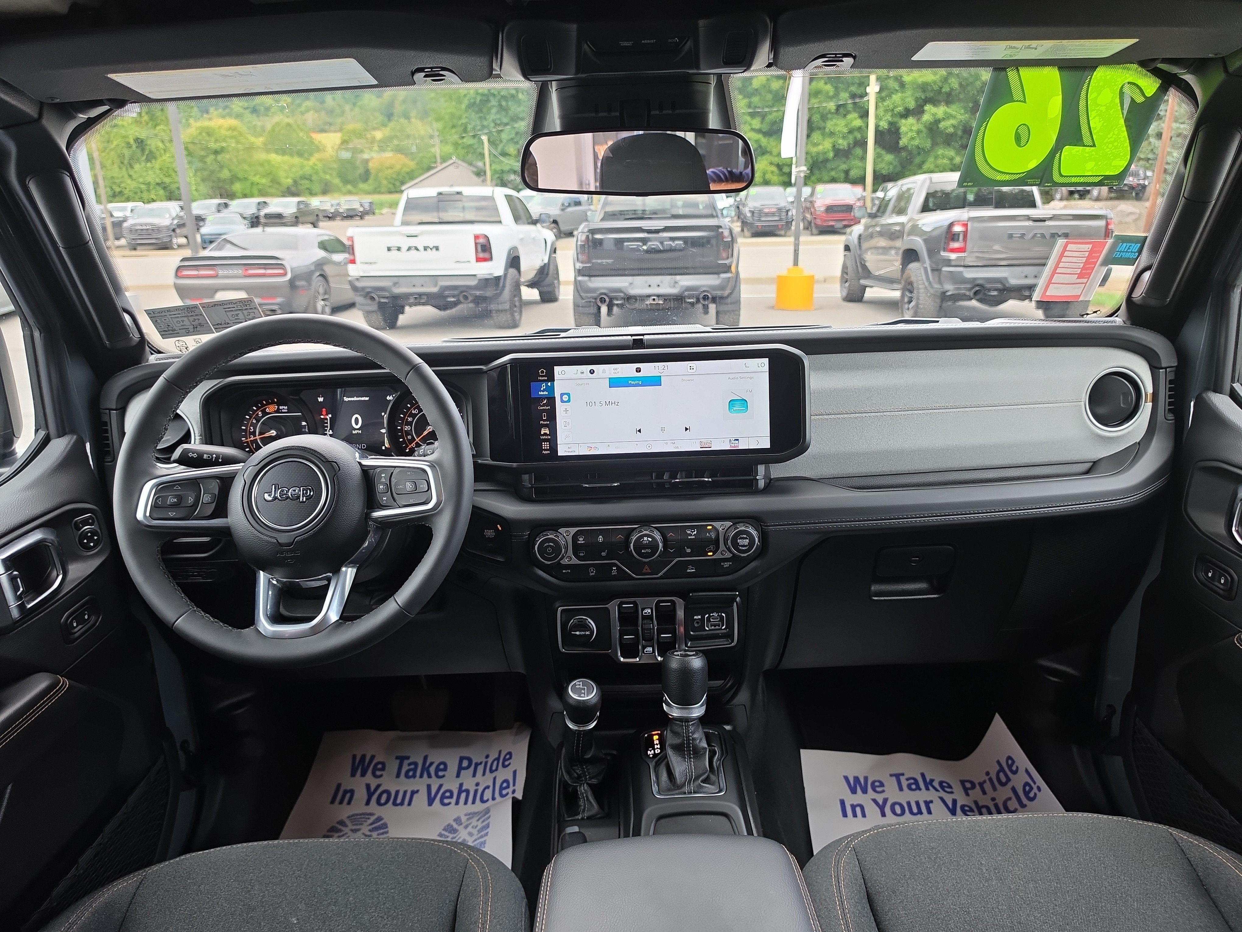 Used 2026 Jeep Wrangler Unlimited Sahara AWD/4WD image 15