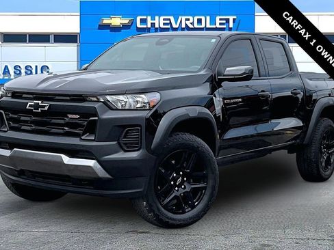 Used 2025 Chevrolet Colorado Trail Boss AWD/4WD image 3