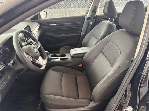 Used 2025 Nissan Altima 2.5 SV FWD image 27