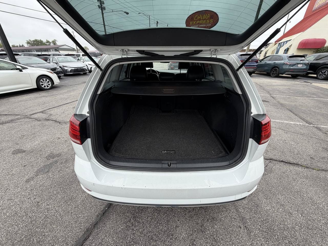 Used 2019 Volkswagen Golf S FWD image 8