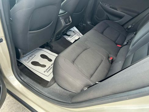 Used 2016 Chevrolet Malibu LT image 9