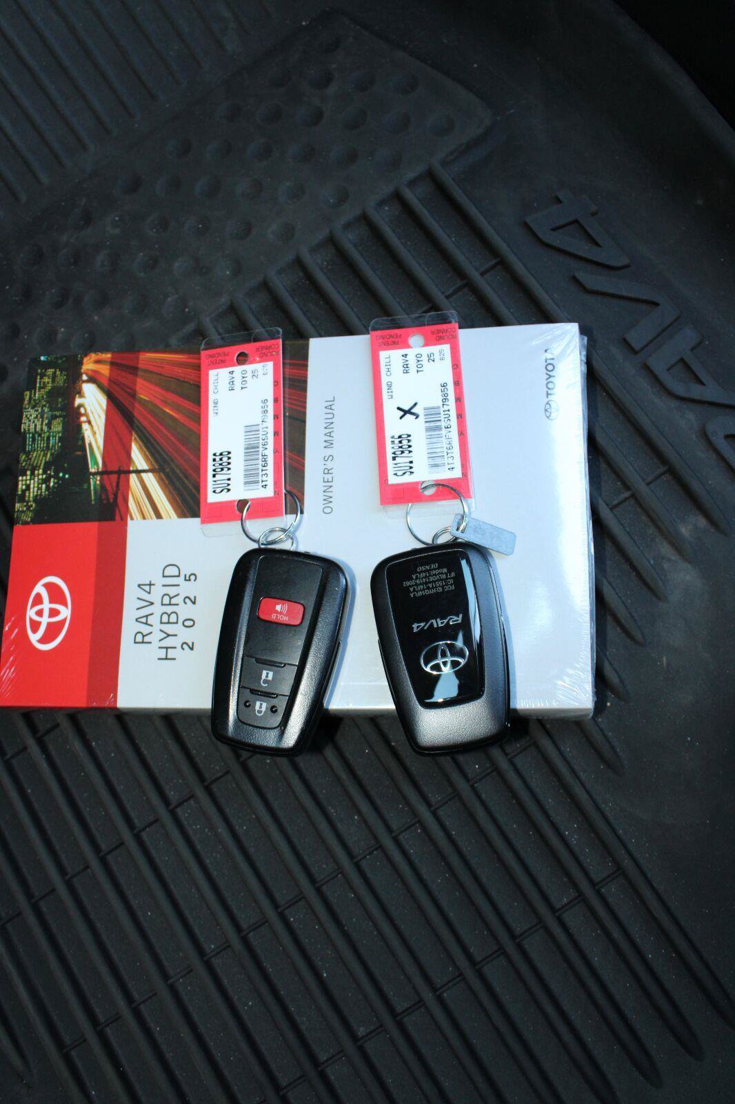 Certified 2025 Toyota RAV4 SE AWD/4WD image 30