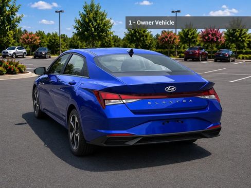 Used 2023 Hyundai Elantra SEL w/ Convenience Package FWD image 3