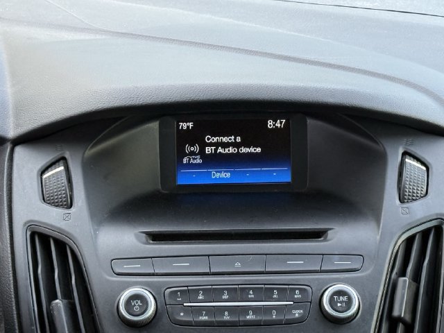 Used 2017 Ford Focus SE FWD image 16