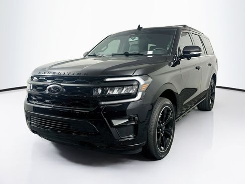 Used 2024 Ford Expedition Limited AWD/4WD image 3
