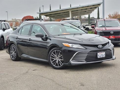Used 2023 Toyota Camry XLE image 2