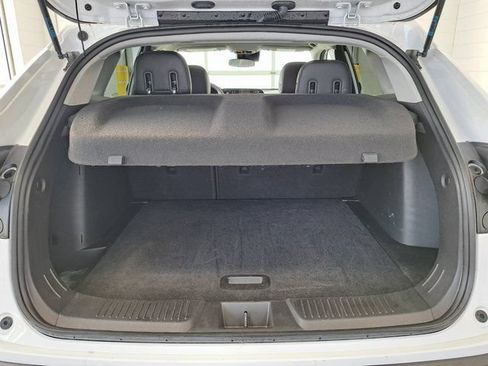 Used 2025 Chevrolet Trax LT FWD image 28