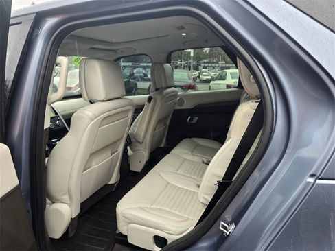 Used 2018 Land Rover Discovery HSE Luxury image 19