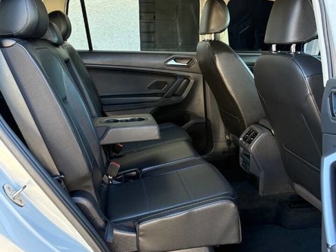 Used 2019 Volkswagen Tiguan SE image 32