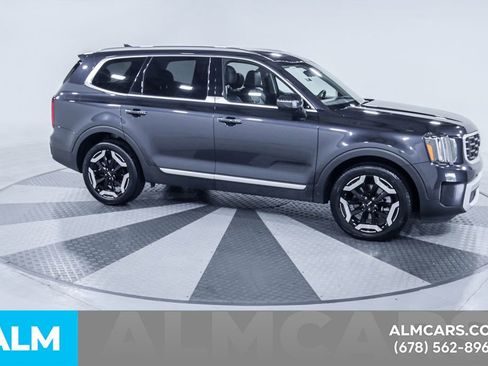 Used 2025 Kia Telluride S FWD image 10