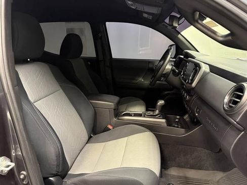 Used 2022 Toyota Tacoma TRD Sport w/ Technology Package image 14