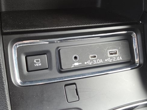 Used 2024 Subaru Ascent Limited w/ Technology Package AWD/4WD image 11