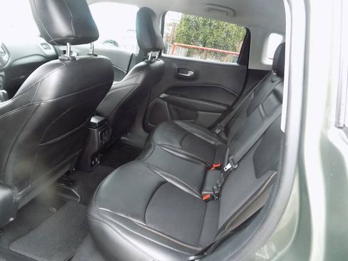 Used 2019 Jeep Compass Latitude w/ Cold Weather Group AWD/4WD image 12
