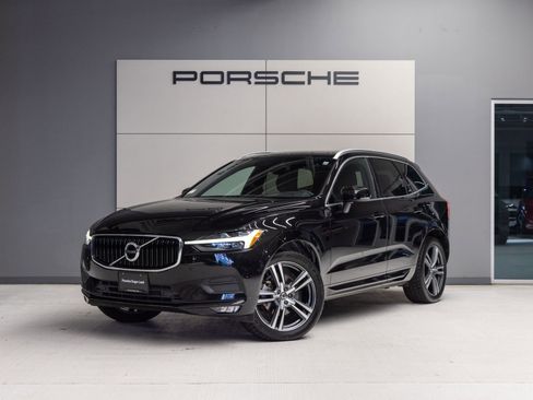 Used 2021 Volvo XC60 T5 Momentum w/ Premium Package image 1