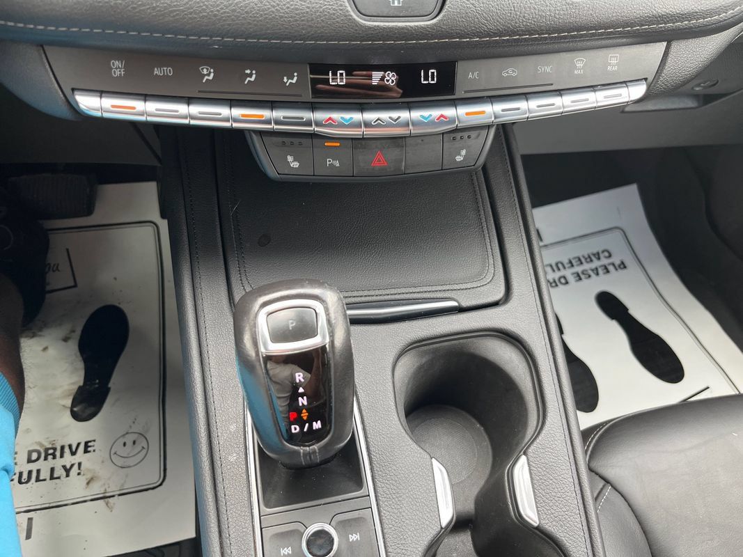 Used 2019 Cadillac XT4 Premium Luxury AWD/4WD image 17