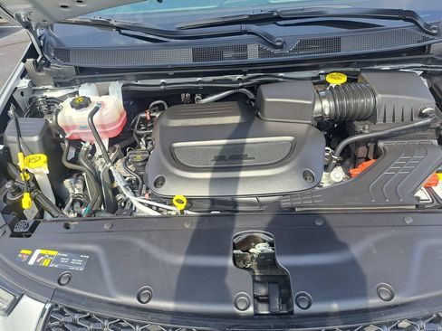 Used 2026 Chrysler Pacifica Limited FWD image 43