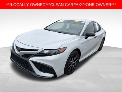 Used 2024 Toyota Camry SE image 1