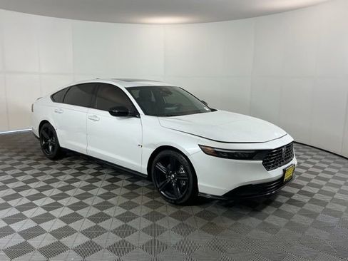 Used 2023 Honda Accord Sport image 3