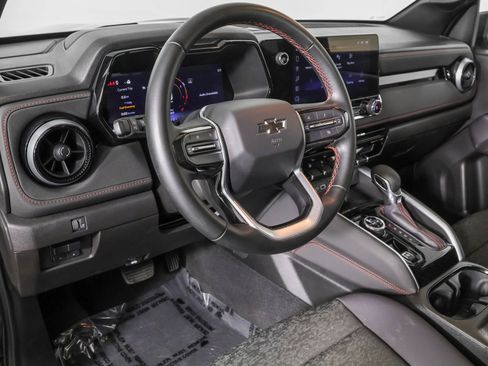 Used 2025 Chevrolet Colorado Z71 AWD/4WD image 4