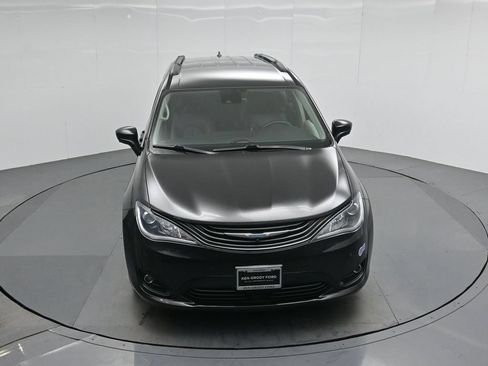Used 2018 Chrysler Pacifica Limited w/ Advanced Safetytec Group FWD image 38