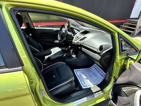 Used 2013 Ford Fiesta Titanium w/ Black Sport Appearance Pkg FWD image 17