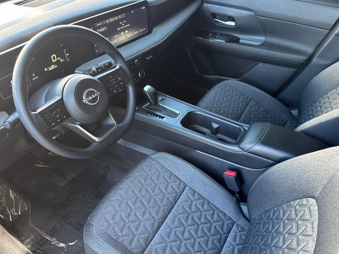 Used 2025 Nissan Kicks SV AWD/4WD image 4