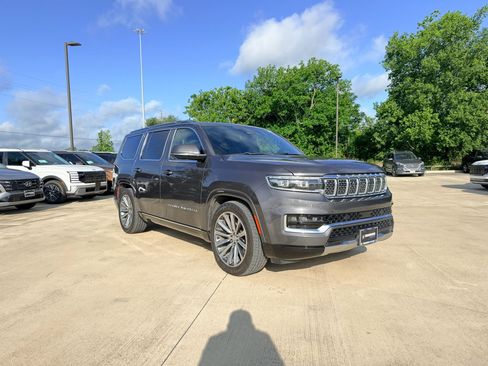 Used 2022 Jeep Grand Wagoneer Series II AWD/4WD image 3