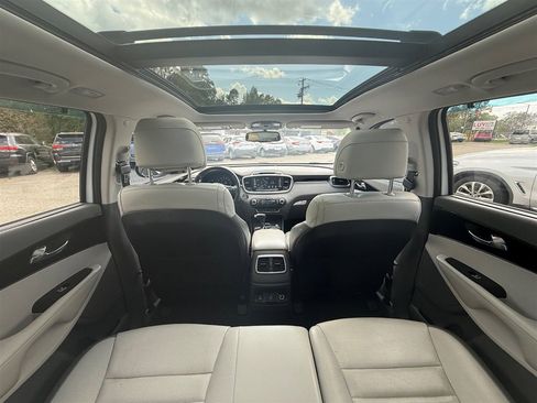 Used 2017 Kia Sorento SX image 12