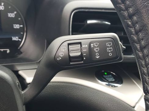 Used 2021 Ford Explorer XLT w/ Equipment Group 202A AWD/4WD image 22