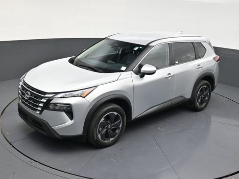 Used 2024 Nissan Rogue SV image 13