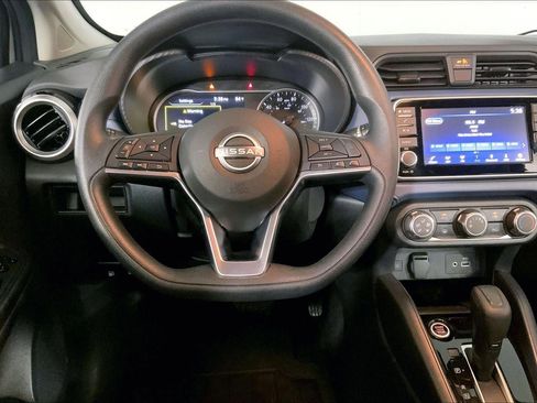 Used 2025 Nissan Versa SV FWD image 5