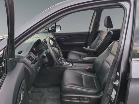 Used 2022 Honda Pilot Touring image 9