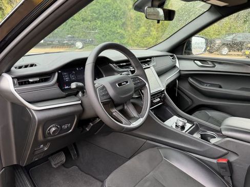 New 2025 Jeep Grand Cherokee L Altitude RWD image 15